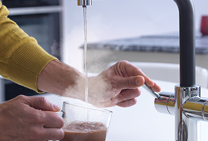 Boiling water tap